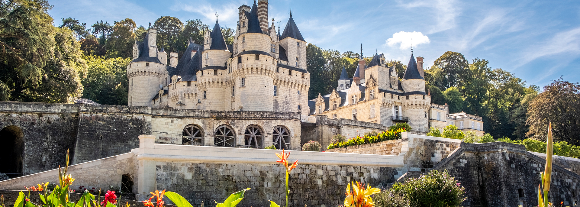 Plan large du château d'Ussé ensoleillé 