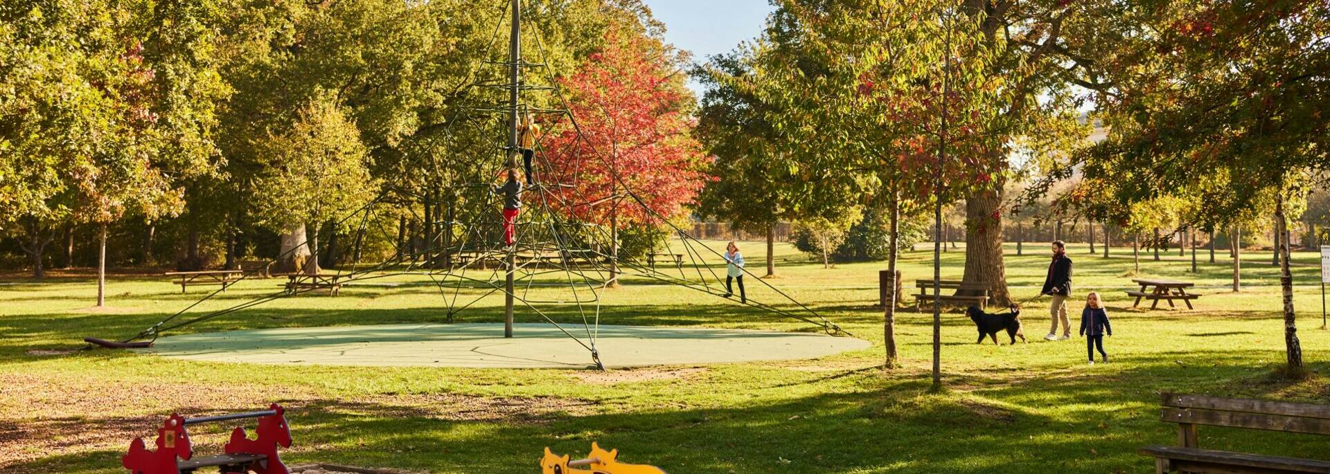 Famille au Parc de Pignerolle en Automne