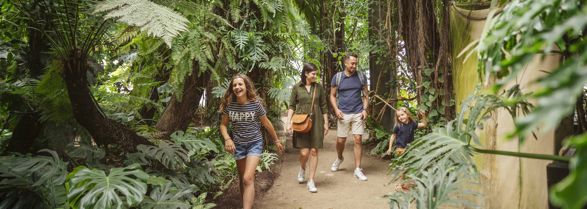 A family walking in the alleys of Terra Botanica