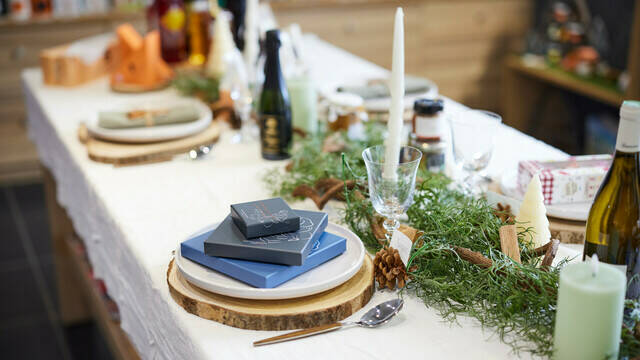 Table de fête dressée pour Noël et le Nouvel An ©️Alexandre Lamoureux