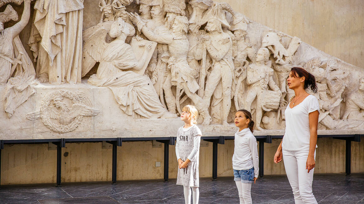 Visite en famille de la galerie David d'Angers © Les Conteurs