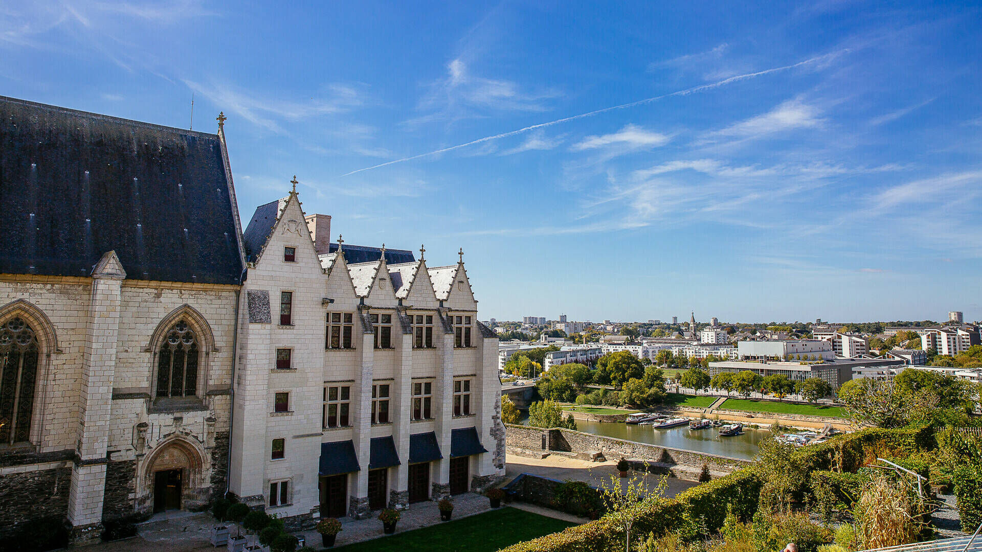 Wide shot of the royal residence and view of the Maine and the Doutre