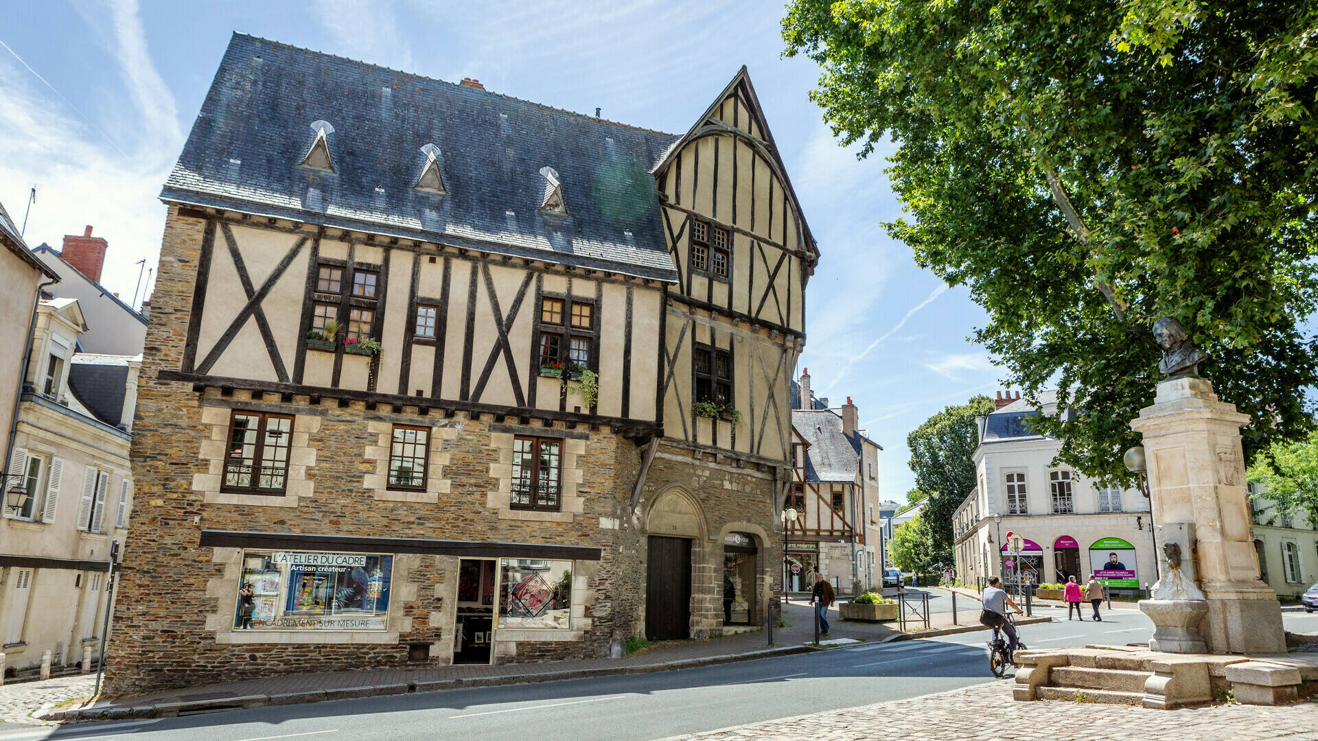 Maison à pan de bois de la place de la Laiterie à Angers