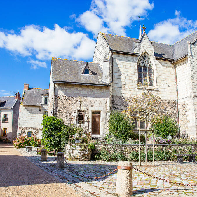 Balade dans le village de Béhuard © Les Conteurs