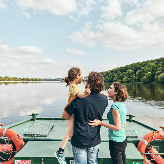 Cruise on the Loire, two parents and a child